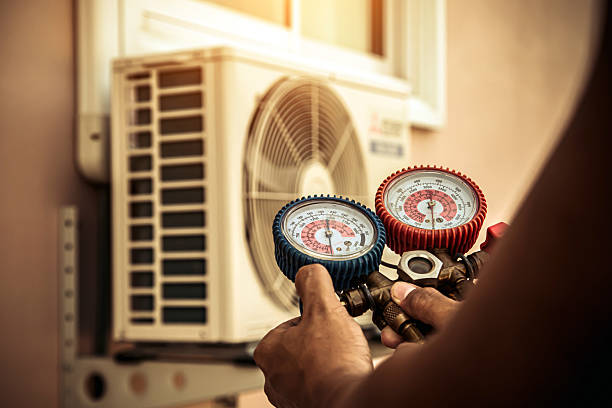 Professional Hvac Installation technician working in Townsend, DE